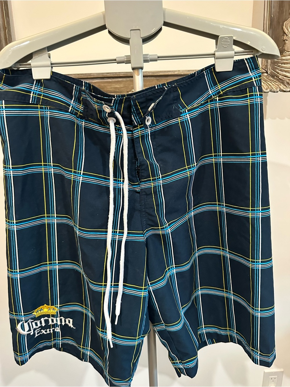 Men’s Corona 🍺 Navy Plaid shorts 🩳